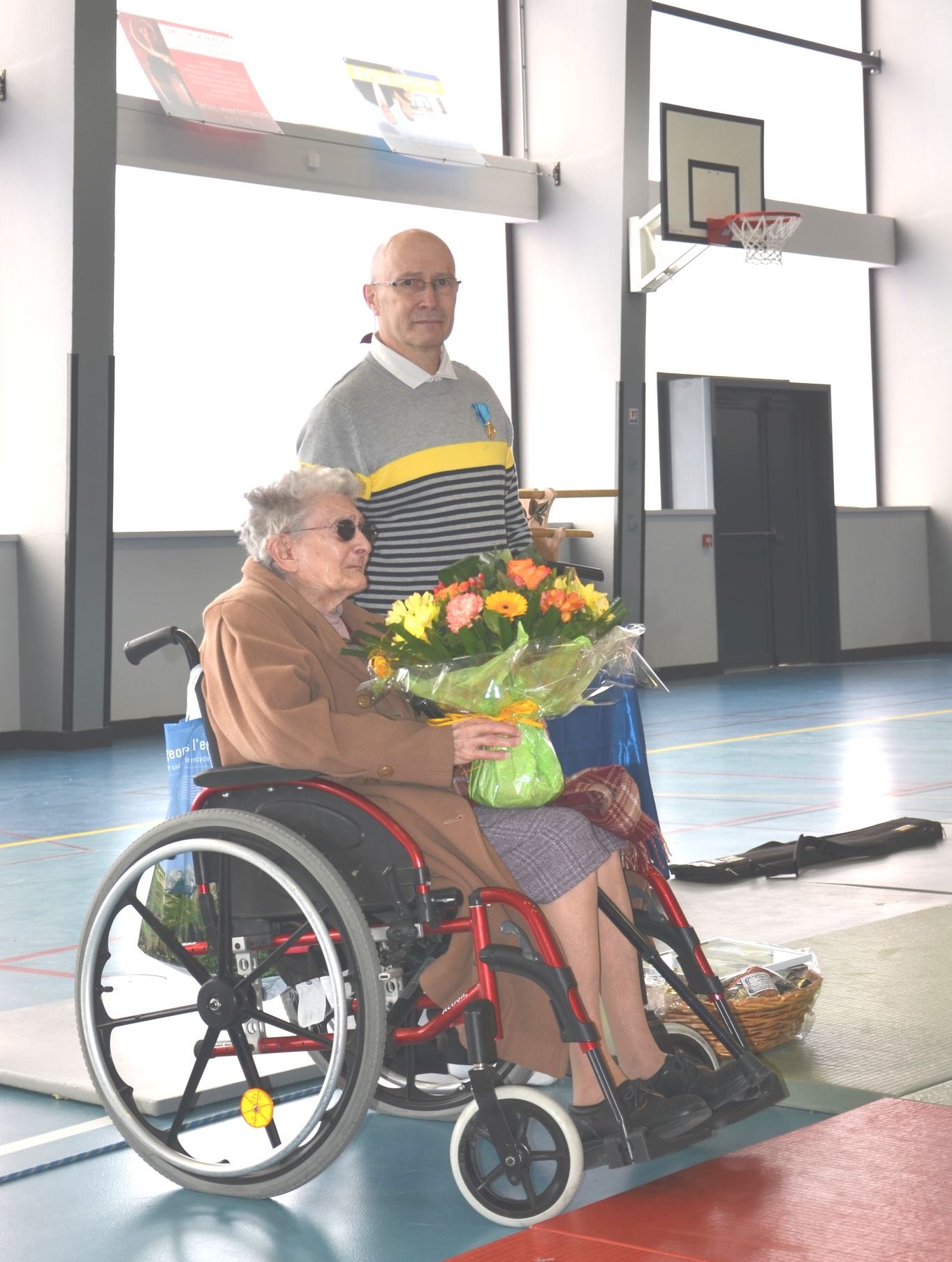 Daniel aux côtés de sa maman lors de la fête des 30 ans du club